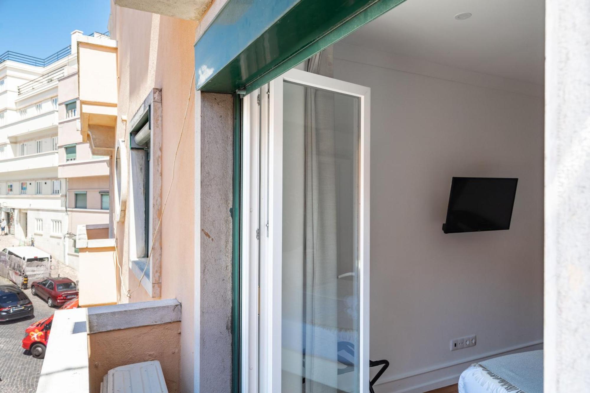Cozy Avenida Guesthouse Lisbon Exterior photo