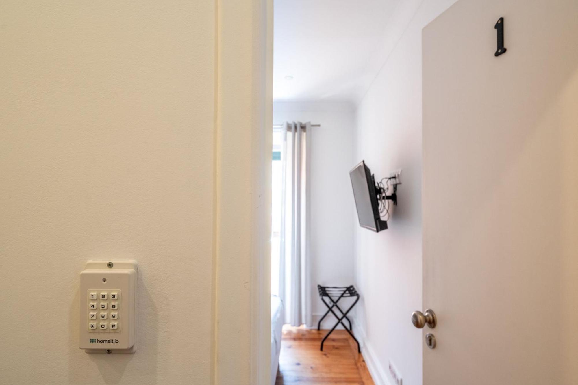 Cozy Avenida Guesthouse Lisbon Exterior photo